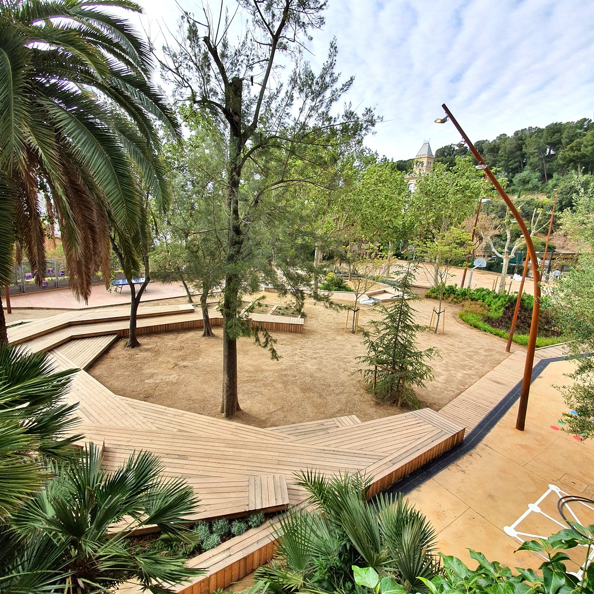 48hOpenHouseBcn's tweet image. 📐 Avui us presentem a @aquidos2 i el projecte per al pati de l’Escola Baldiri Reixac que vam poder veure en el marc de l’#OpenPro durant la darrera edició del festival #48hOpenHouseBcn 👇