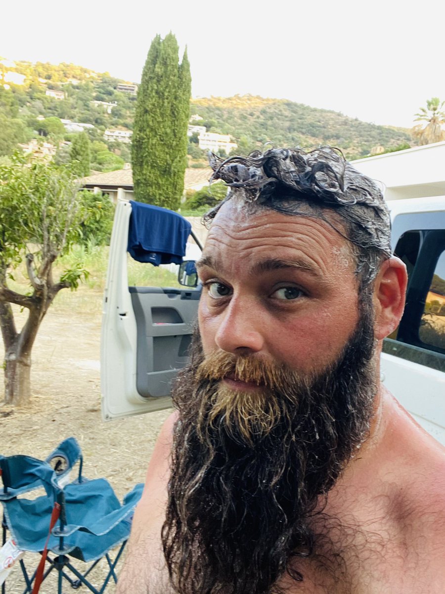 DBGRMi's tweet image. Douche en pleine nature