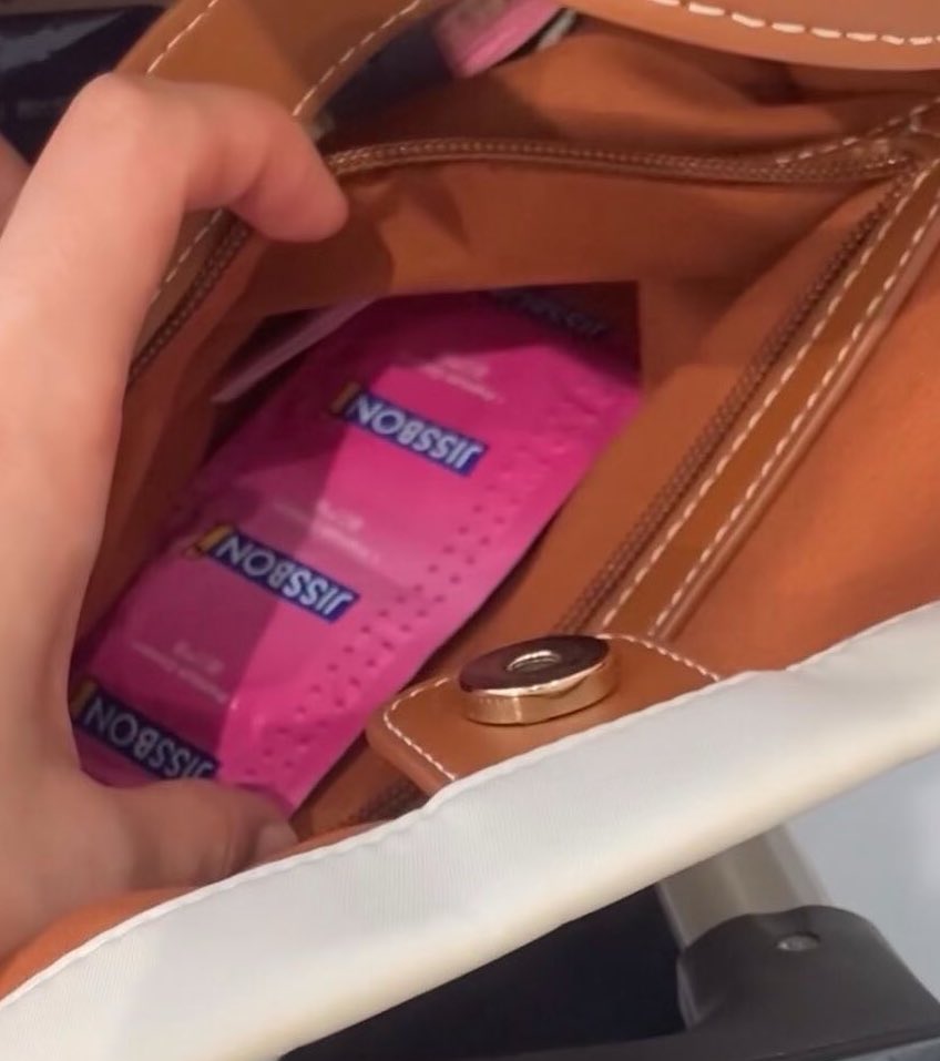 我有套喔 約我不用買 #女大學生
#香港兼職女友
#hongkongptgf
#騷貨
#hk香港🇭🇰
#可約 #即出