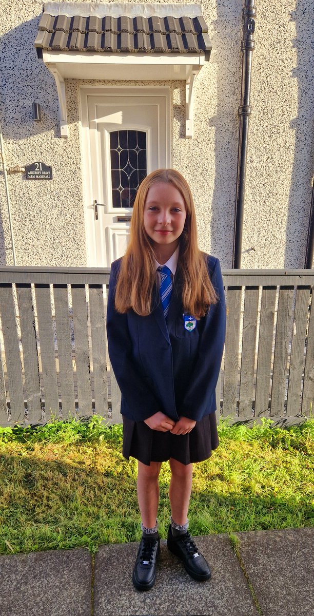 ChloeeMcK's tweet photo. Good Luck 🍀 to ER &amp; all her @StFillansPS friends on their first official day @HolyroodSec #newschoolyear https://t.co/l6nP3Hqf9z