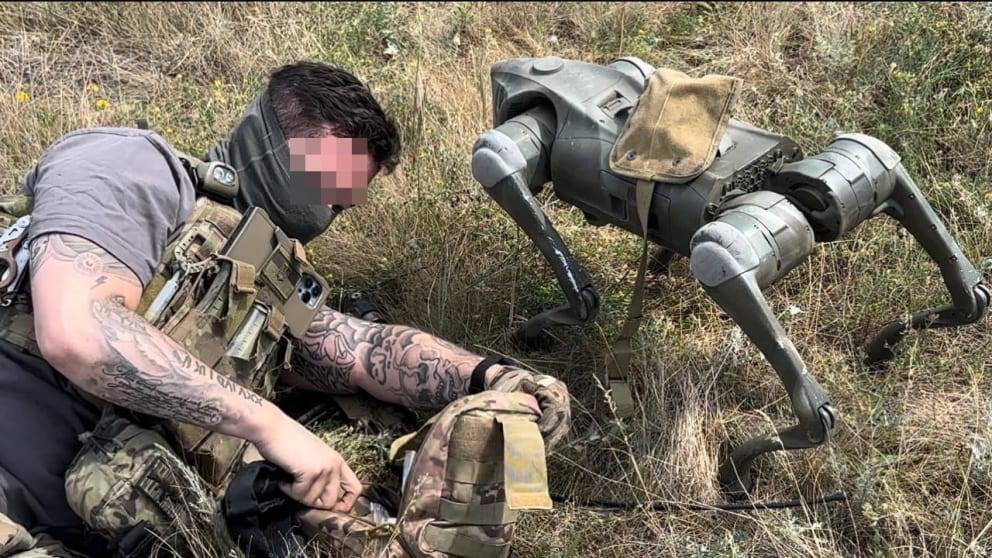 officejjsmart's tweet photo. Ukraine 🇺🇦 deployed over 30 robot dogs from 🇬🇧 company Brit Alliance in battles in Donbas.

Robot dogs help to get to places where aerial drones cannot reach &amp; help detect booby traps. https://t.co/m0b4IkGVjS