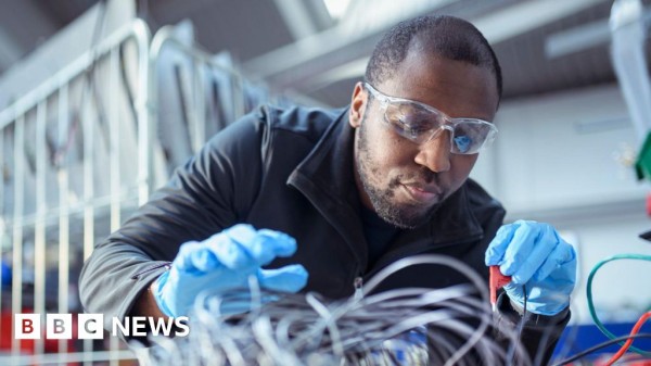 UK Unemployment Dips as Pay Growth Slows 📉

This week, the ONS announced a slight dip in the UK's unemployment rate to 4.2% for the three months leading up to June, down from 4.4%. 📊 tinyurl.com/23yh7chb