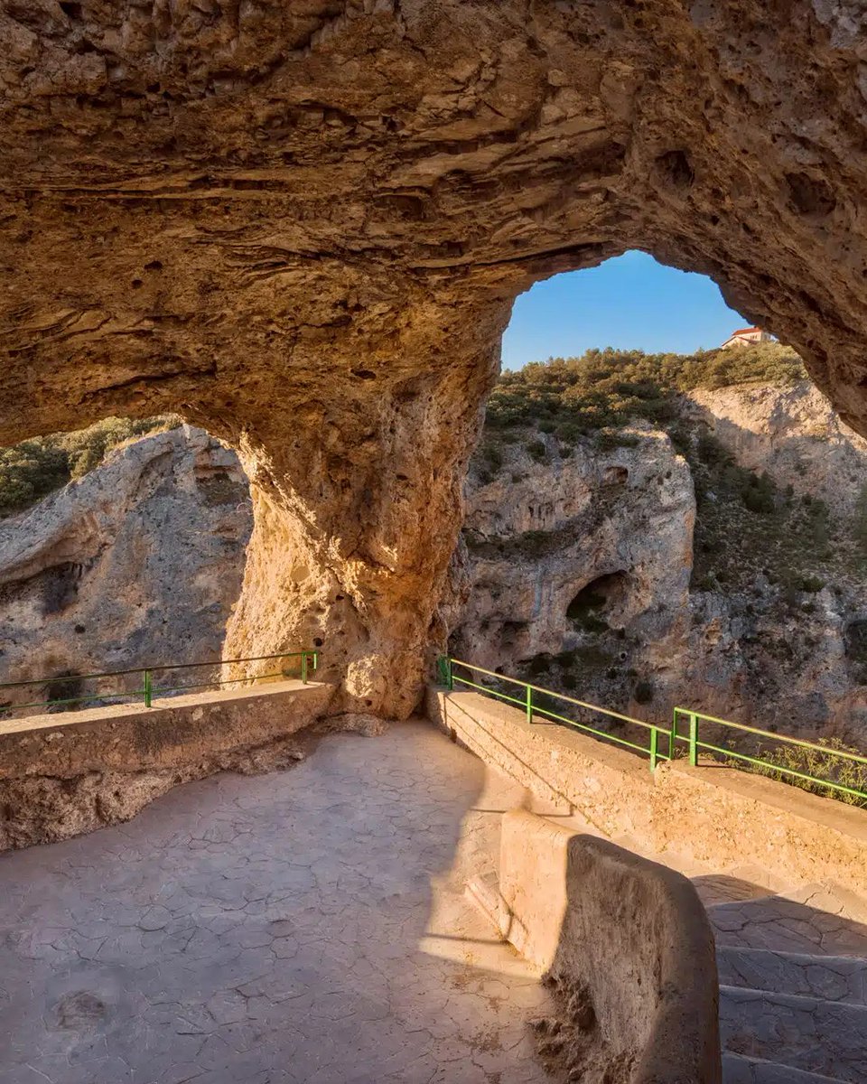 Si en verano has elegido el interior... te proponemos una visita guiada por la Ciudad Encantada y la #Cuenca Medieval: su casco antiguo, el Ventano del Diablo, las Hoces de los Ríos Huécar y Júcar... ¡saborear la gastronomía de la zona!

@cuencaesturismo