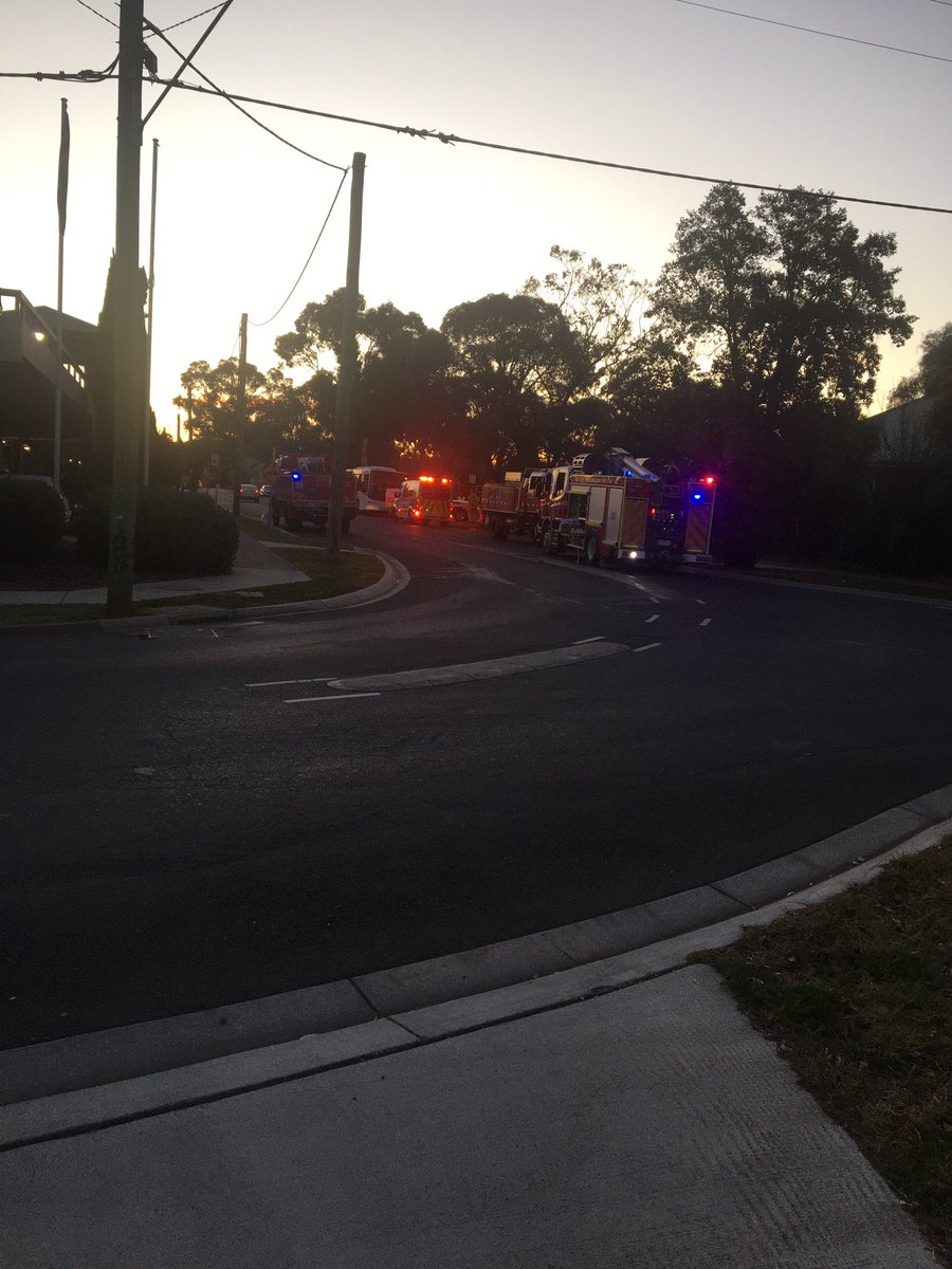 jlmcmlxvii's tweet image. Young Street and Bennet Street #BacchusMarsh avoid. Explosion 💥 at the kindergarten.