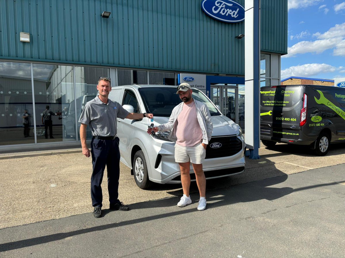 pentagon_ford's tweet photo. New van day! 🤩

Matthew Ward, from Norwood Interior Solutions, has just received his brand new Ford Transit Custom from his local Pentagon Ford Transit Centre! 

We wish you many happy miles in your new van! 🛣️

#Ford #NewVan #TransitCustom #TransitVan #NewVanDay #PentagonFord https://t.co/mSOff8Oe0d