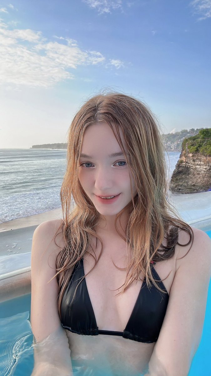 Alice tweet media
