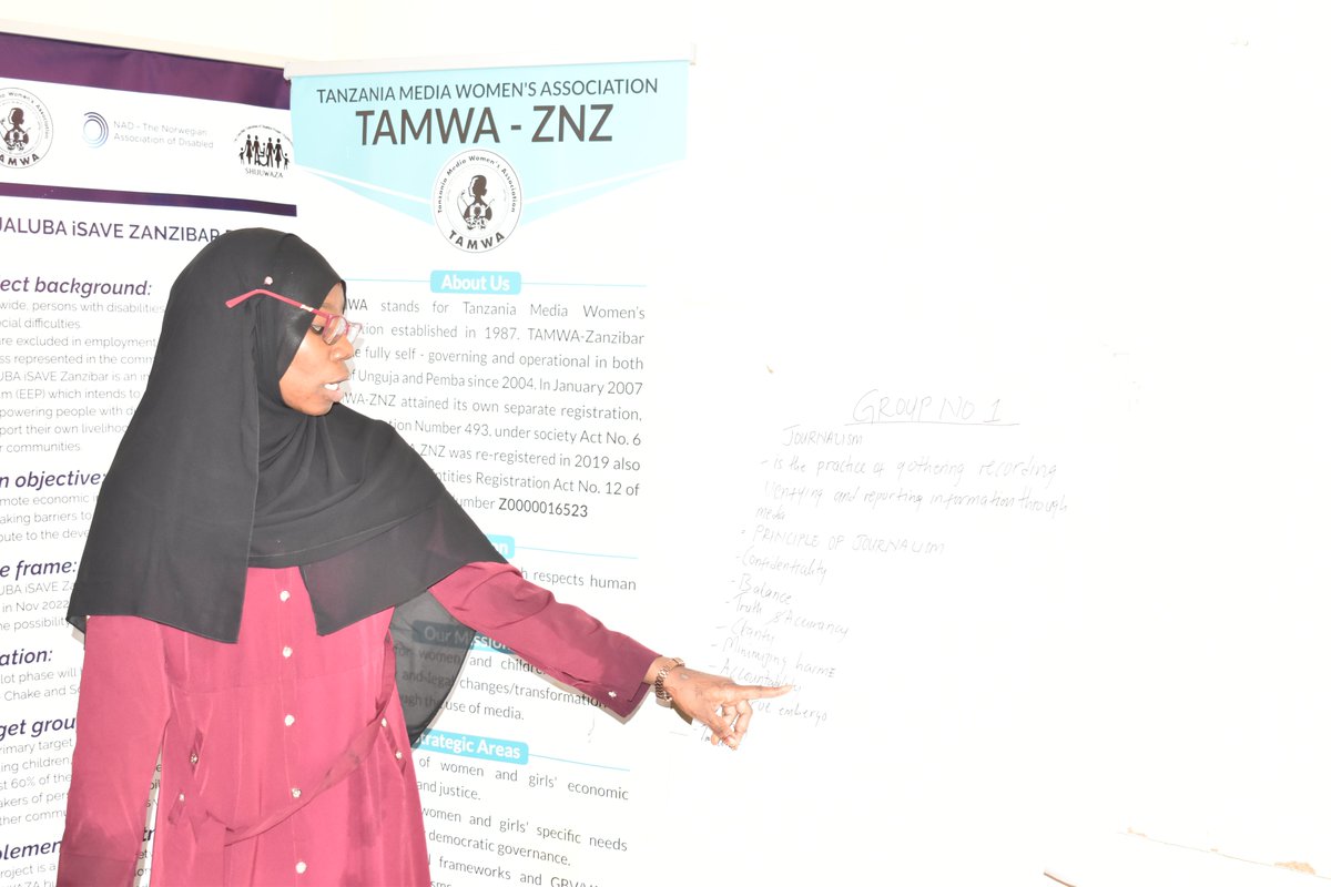 TAMWA_Zanzibar's tweet photo. Waandishi wa habari chipukizi kisiwani Pemba wameanza mafunzo ya kuwajengea uwezo kuandika habari za Wanawake na Uongozi ikiwa ni awamu ya tatu ya programu inayotekelezwa na TAMWA ZNZ kwa kushirikiana na  Shirika la @NEDemocracy.

#MwanamkeNiKiongozi https://t.co/vfqYsWEhVj