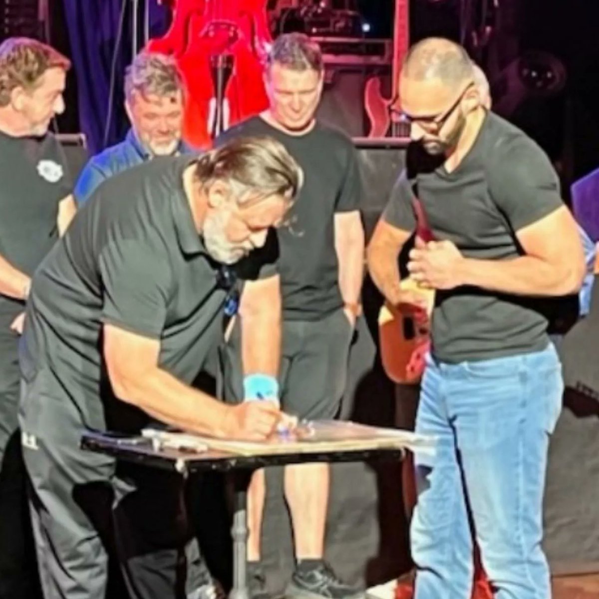 AdamVega88's tweet photo. Enjoyed @russellcrowe and his band. The band had a phenomenal sound with an outstanding performance! https://t.co/eAi8YLLvJW