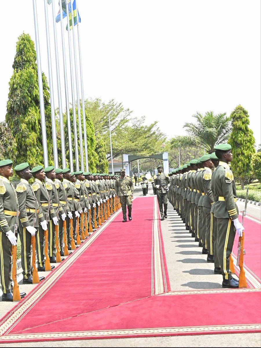 mkainerugaba's tweet photo. I want to take this opportunity to thank H.E. Paul Kagame, First Lady Jeannette Kagame, my counterpart, General Mubarak Muganga, and all the officers and men of the RDF for the very warm welcome our delegation received in Rwanda. Long live the fraternal relations between Uganda and Rwanda. Rukundo egumeho!