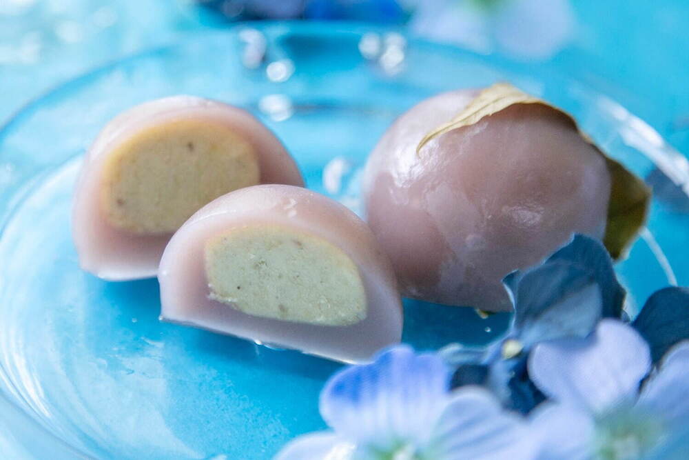 fashionpressnet's tweet photo. ギンザシックス24年夏スイーツ“ひんやり抹茶”のまん丸かき氷＆貝殻型もなか、夏の手土産にも - https://t.co/b5tJn8q31H https://t.co/E5aKVTcaeA