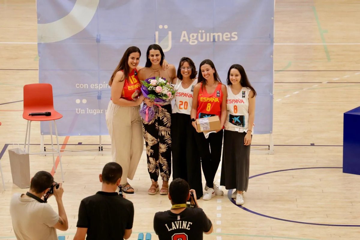 revistabasket8's tweet photo. Homenaje a Leticia Romero en @AytodeAguimes. El mérito de haber representado a España en dos juegos olímpicos, los de Rio de Janeiro 2016 y estos de París ha sido reconocido por su municipio. Histórica @LeticiaRomero95. 

https://t.co/LufFcqLQ5I https://t.co/zeLgkKW8jS
