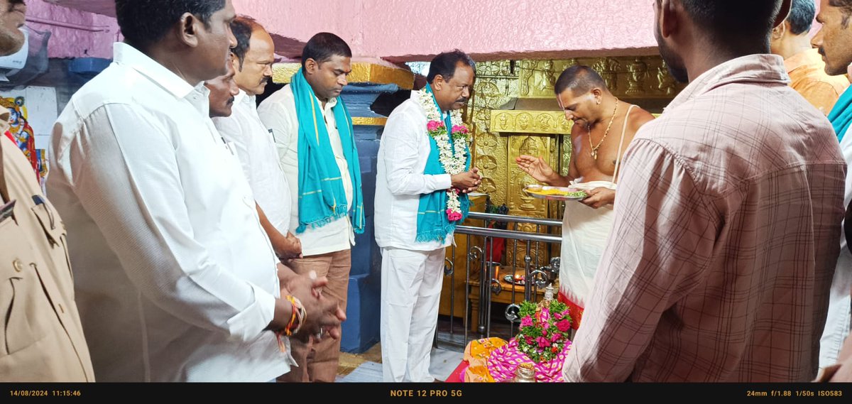 MLAGSRBHPL108's tweet photo. ప్రజా పాలనతో అన్ని వర్గాల ప్రజలకు న్యాయం
కొడవటంచ శ్రీ లక్ష్మీనరసింహస్వామి వారిని స్థానిక కాంగ్రెస్ నేతలతో కలిసి దర్శించుకునీ
కాకర్లపల్లి R&amp;B రోడ్డు నుండి పొనగల్లు గ్రామం వరకు రూ.150 లక్షలతో బీటీ రోడ్డు రెన్యువల్ పనులకు కొబ్బరికాయ కొట్టి ఎమ్మెల్యే శంకుస్థాపన చేయడం జరిగింది. https://t.co/HEquGlRPKn