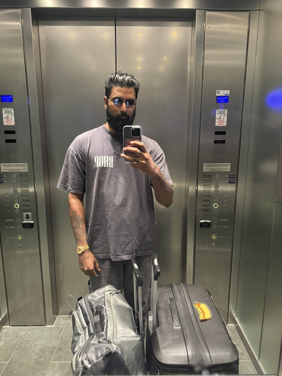 launders tweet media