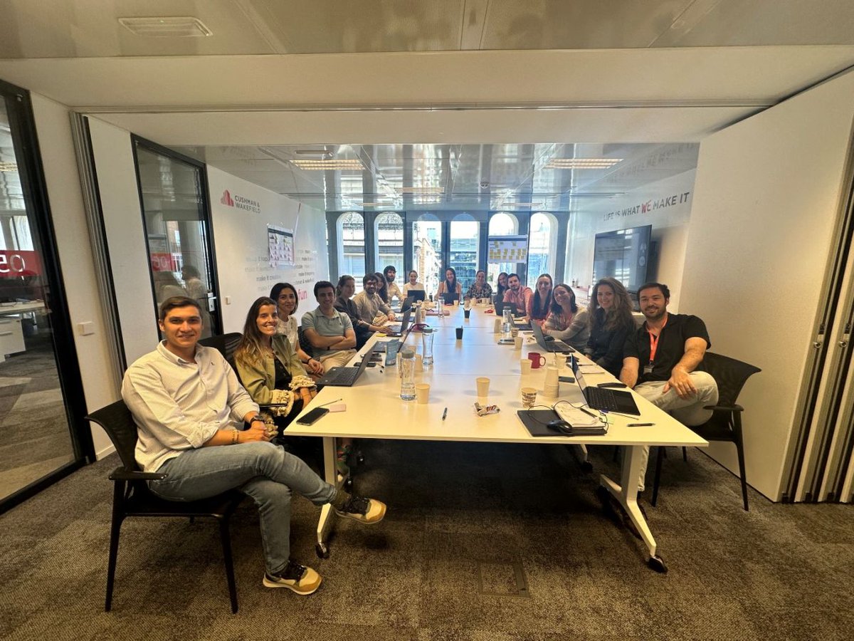 CushWakeSPAIN's tweet photo. Recordamos la 2ª edición del #REDProgram de @CushWakeSPAIN, donde potenciamos el talento en consultoría inmobiliaria y promovimos la innovación. Gracias al éxito inicial, la participación creció aún más.
¡Ya está abierta la 3ª convocatoria y seguimos avanzando juntos! 🚀 https://t.co/uCeLgtsU6V