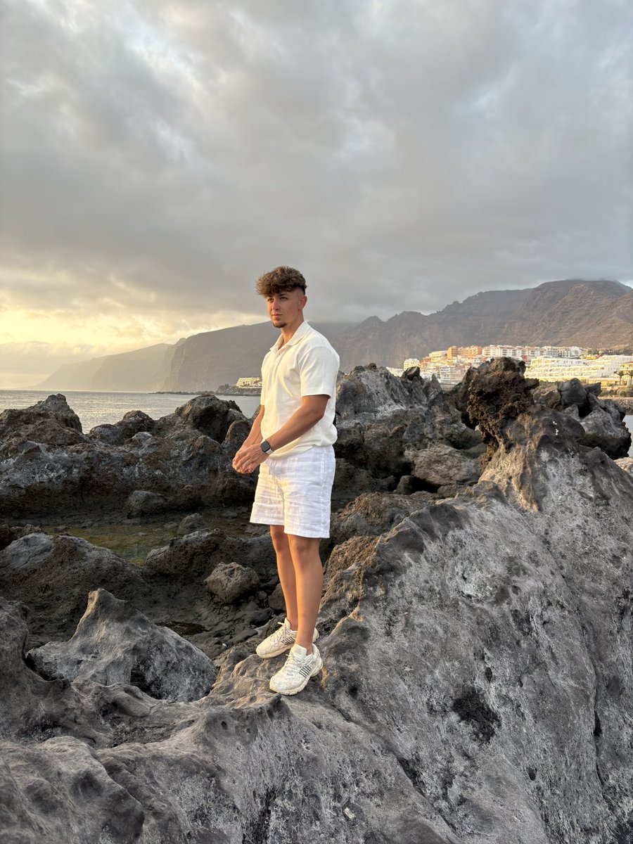 laga 🔱 tweet media