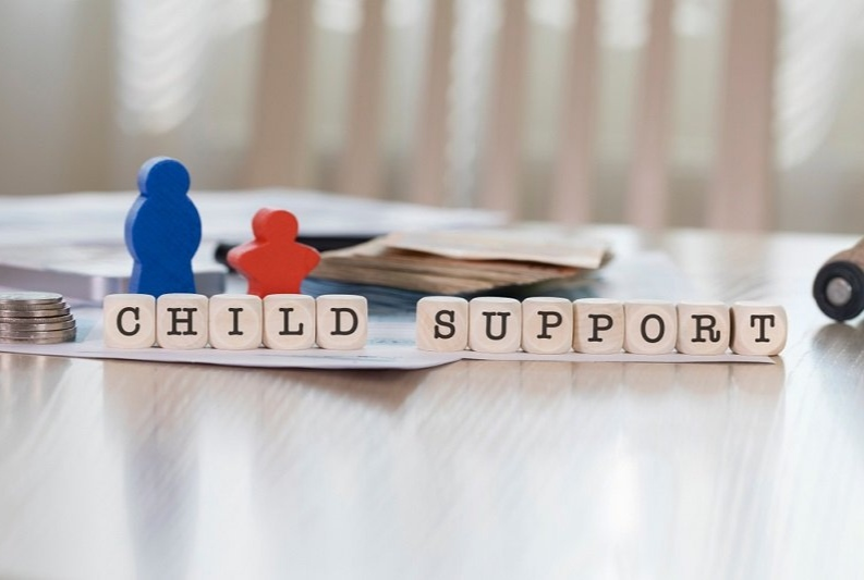 SAfmRadio's tweet photo. [ON AIR] In our #CitizensCorner, we’re focusing on maintenance laws. Parental disputes, whether in marriage or singlehood, can get complicated &amp; leave the child suffering. We're joined by Adv. Brenda Makganyoha from @DOJCD_ZA on #SAfmTalkingPoint with @KGMoeketsi . https://t.co/mPi6Qo9fzn