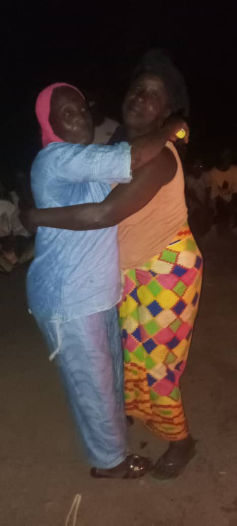 Mariama Swarray, the Mammy Queen of Foday Laminia  village #KoinaduguDist has reconciled with Yeabu Sesay an elder in the same community.Both were
not on speaking terms 
  for over two years due to backyard boundary dispute.They hugged each other for peace