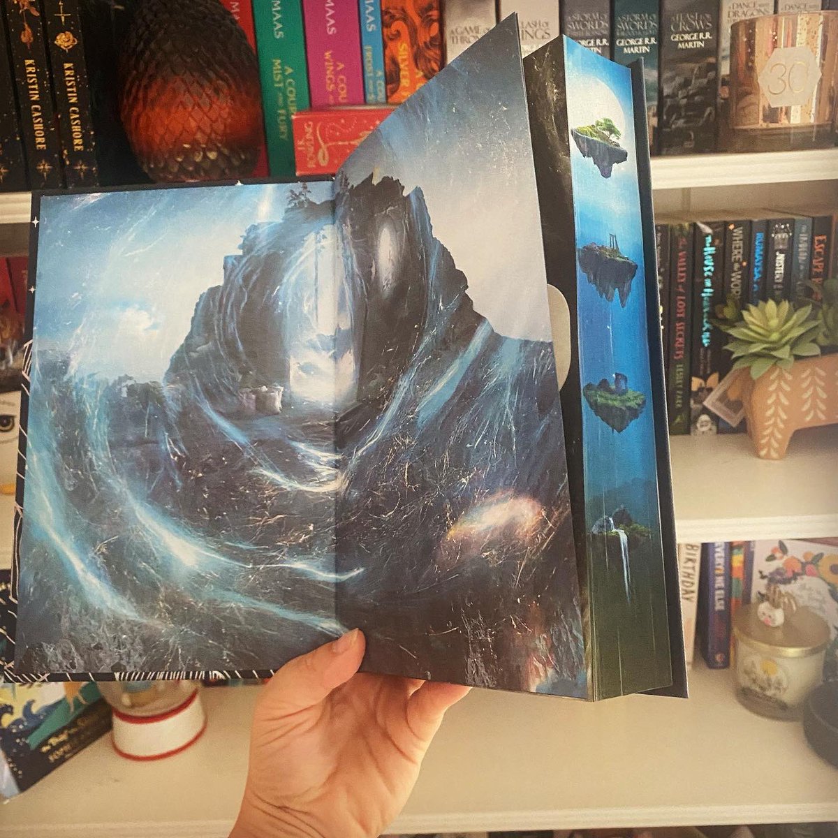 missgibsonreads's tweet image. When you think they can’t get any more stunning, I receive another parcel of beauty from #LockedLibrary. #TheSpiceGate by @prashatsa is just divine. Cannot cope with these sprayed edges and endpapers 😩🥺 @HarperVoyagerUK @HarperCollinsUK