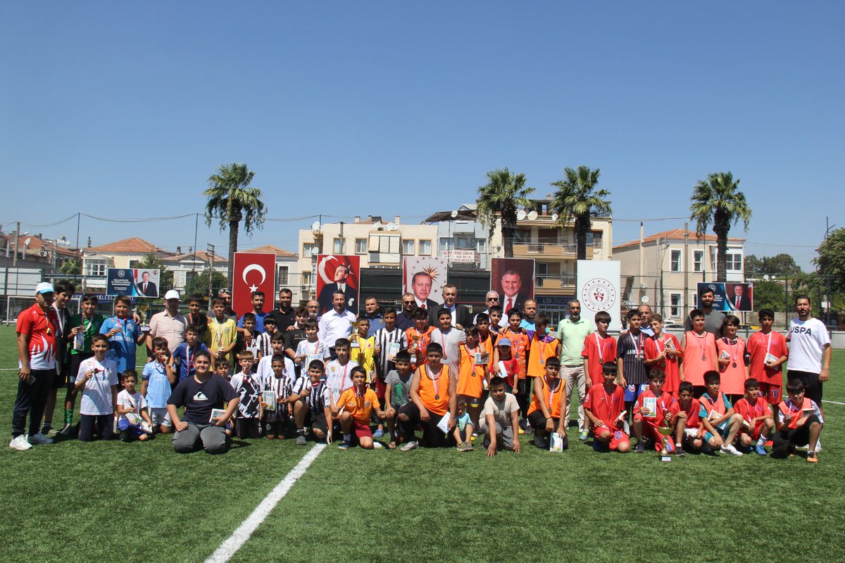 📌Buca
Buca Müftülüğü ile beraber İlçe Müdürlüğümüzün  düzenlediği Yaz Kur'an Kursları futbol turnuvası; İlçe Kaymakamı Sn.Mahmut Nedim TUNÇER'in madalya ve kupa sunumuyla sona erdi. 
🏆 1.Ayyıldız Kur'an Kursu 
🏆 2.Kuruçeşme Cami
🏆 3.Yasin Börü G.M. Kur'an Kursu
Tebrik ederiz.