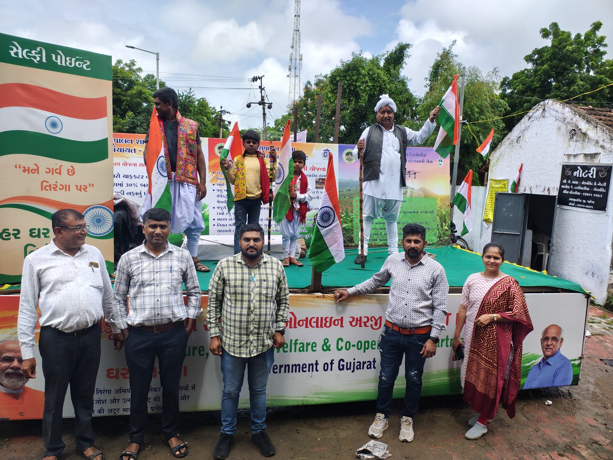 Dhaval_R_C's tweet photo. તા.૧૪/૦૮/૨૦૨૪ ના ત્રિરંગા યાત્રા અન્વયે ખેતીવાડી વિભાગ લોધીકા દ્વારા ટેબ્લો પ્રદર્શિત કરવામાં આવેલ.@PMOIndia             @CollectorRjt @DDORAJKOT1 @DaoRajkot @RaghavjiPatel @CMOGuj @Gramsevak1972 @LodhikaTdo @Guj_Gramsevak @chavdaashvin4  @krishnadaka1997 @RasikRa91002385 https://t.co/gPgcuWwlR6