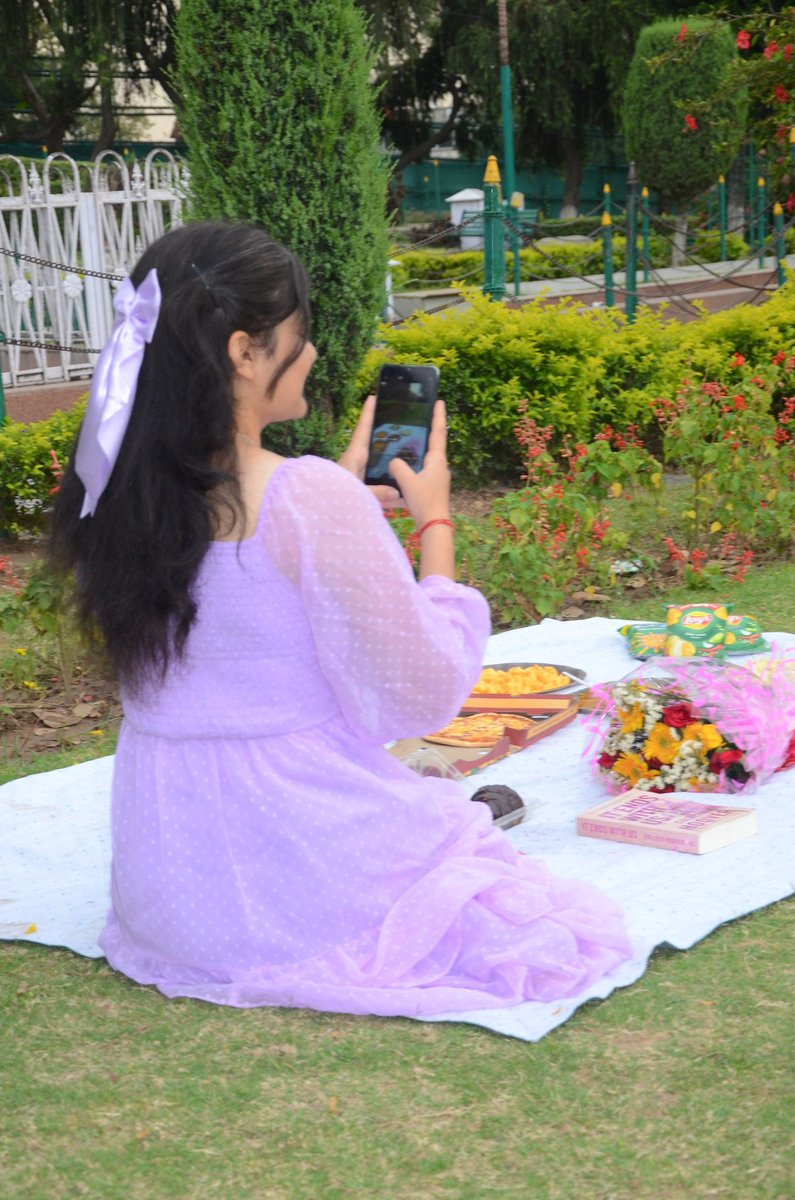 __hodophile__01's tweet photo. Favrt day of the year🎀🍩💐
#picnicdate #summerholidays https://t.co/0vW4mi9vSb