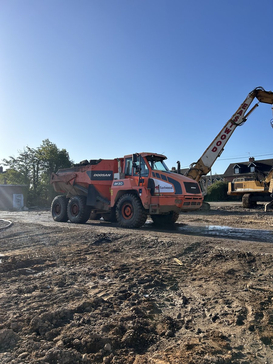 Knockmore Mill lifiting floor slabs #eastwoodemolition #komatsu210 #doosanda30