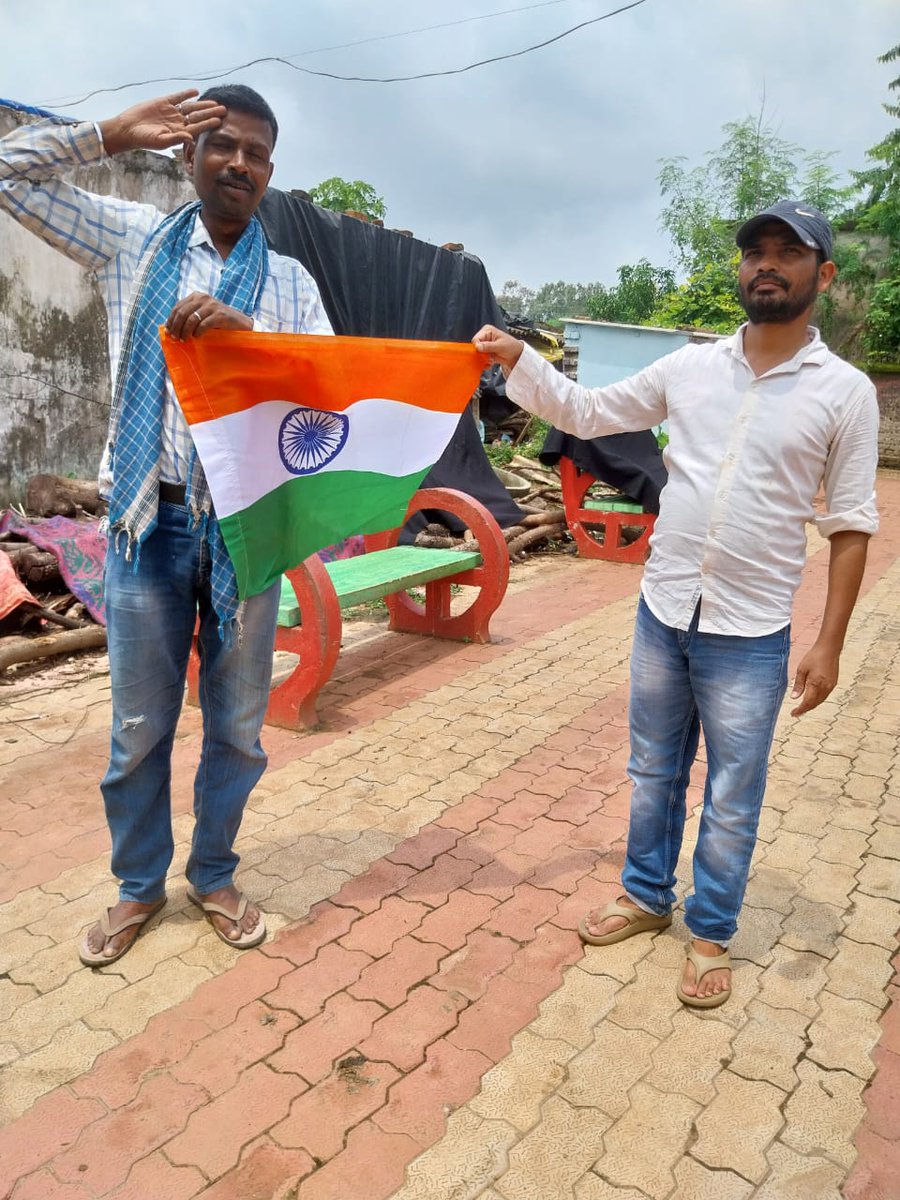 ChampuaNac's tweet photo. Distribution of Tiranga to citizens in different wards by Swachhasathi and Ward Officers of Champua NAC on the eve of 78th  Independence Day.
@CMO_Odisha
@HUDDeptOdisha
#AzadiKaAmritMahotsav #HarGharTiranga https://t.co/uvtCF83qav