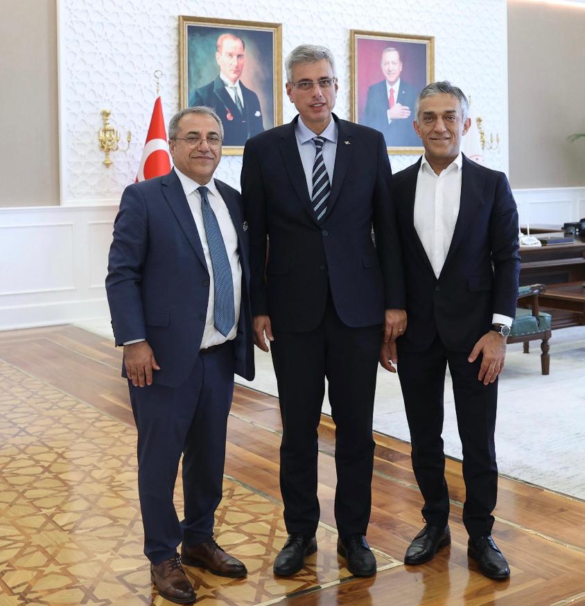 Yeni Sağlık Bakanımız Sayın Prof. Dr. Kemal Memişoğlu’nu, Prof. Dr. Hasan Altun ile birlikte makamında ziyaret ettik. 🤝 Sağlık sisteminde karşılaştığımız sorunlar üzerine verimli bir görüş alışverişinde bulunduk.