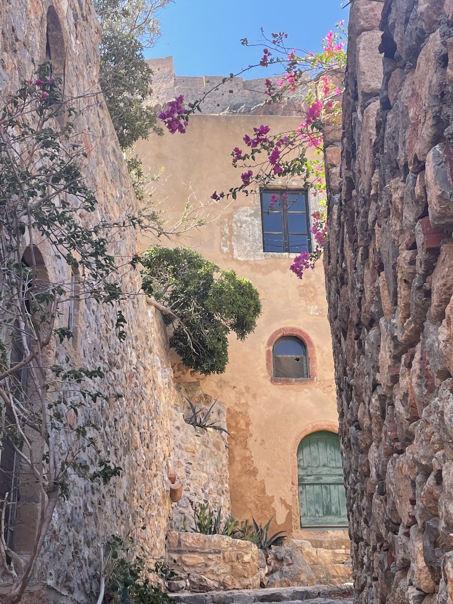MONEMVASIA2's tweet photo. #Monemvasia beauty in every corner https://t.co/RyAHQJG5HX
