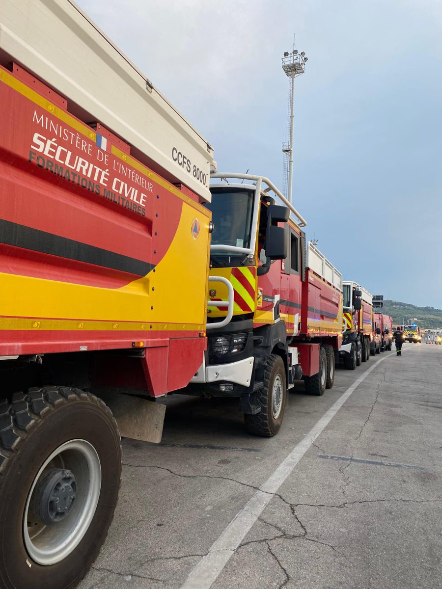 Déjà dans le feu de l'action pour nos 90 sapeurs-sauveteurs des @uiisc1 et @Uiisc7 🫡 dans la région d'Athènes !

Déployés avec 31 véhicules d'intervention dès ce mardi, ils auront pour mission de prêter main-forte dans la lutte contre les incendies 🔥🚒
#ToujoursEtPartout 🇫🇷🤝🇬🇷