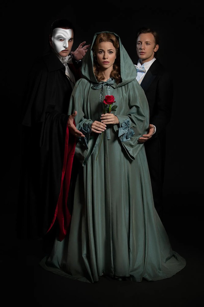 A partir de esta noche, el clásico de <a href="/OfficialALW/">Andrew Lloyd Webber</a> EL FANTASMA DE LA ÓPERA hará su única parada fuera de Madrid en el <a href="/Teatro_Arriaga/">Teatro Arriaga Antzokia</a>, hasta el 15 de septiembre 🌹

broadwayworld.com/spain/article/…