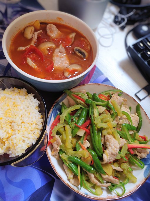 吃饭啦😋 https://t.co/jpdNenZ8hk