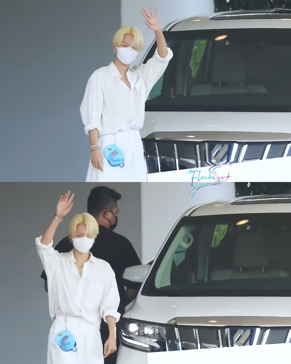 naxinyuzu's tweet photo. #LiuYuxin has arrived in Shanghai for New Era show tomorrow, AND her hair is blonde! 😲✨

She waved and nodded when she heard UMs shouting, “Yuxin, I miss you” 🥹 She's so cute, I love her all white outfit and her New Era key bag on her waist, it's Xin Blue! 🩵 https://t.co/7RaZj4eGMf