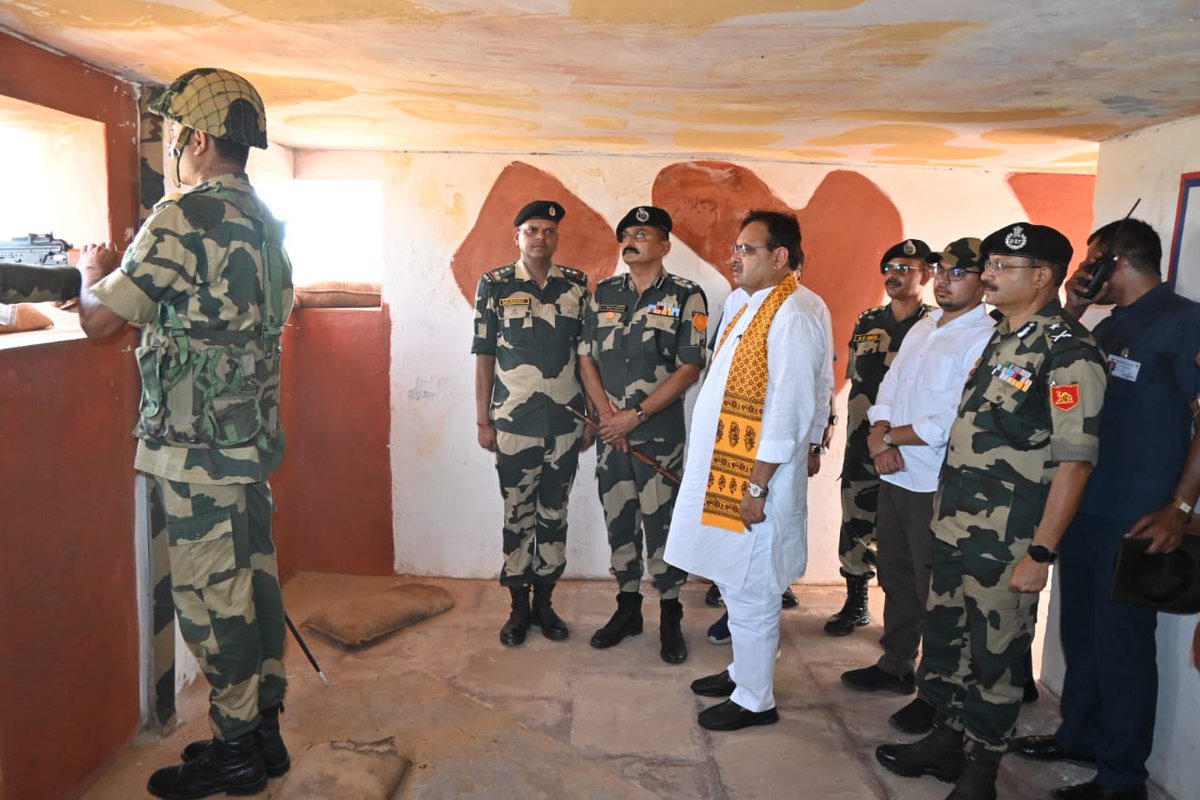 BSF_Rajasthan's tweet photo. The Hon'ble Chief Minister of Rajasthan, Sh Bhajanlal Sharma, visited the Border Post Bablianwala, where he was briefed on the current security situation along the IB.During his visit, he praised the BSF for their tireless service.The Mahila Praharis tied Rakhi on the CM’s wrist. https://t.co/VemST9k2d8
