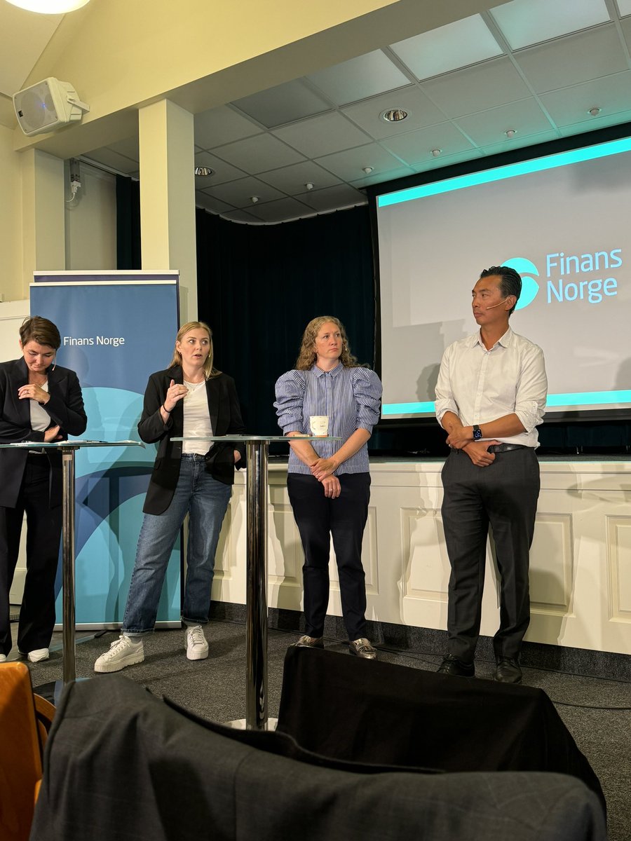 Starter dagen på #Arendalsuka2024 hos <a href="/Finnor/">Finans Norge</a> <a href="/tomstaavi/">Tom Staavi</a> 
📊 Finans Norge m nytt Forventningsbarometer i dag. <a href="/kariolrudmoen/">Kari Olrud Moen</a> 
👉 les ny rapport finansnorge.no/artikler/2024/…
⭐️ God makro-samtale om økonomi og inkasso med <a href="/olavchen/">Olav Chen</a> + Stina Koren i Axacator og med @TuvaMoflag og Tina Bru