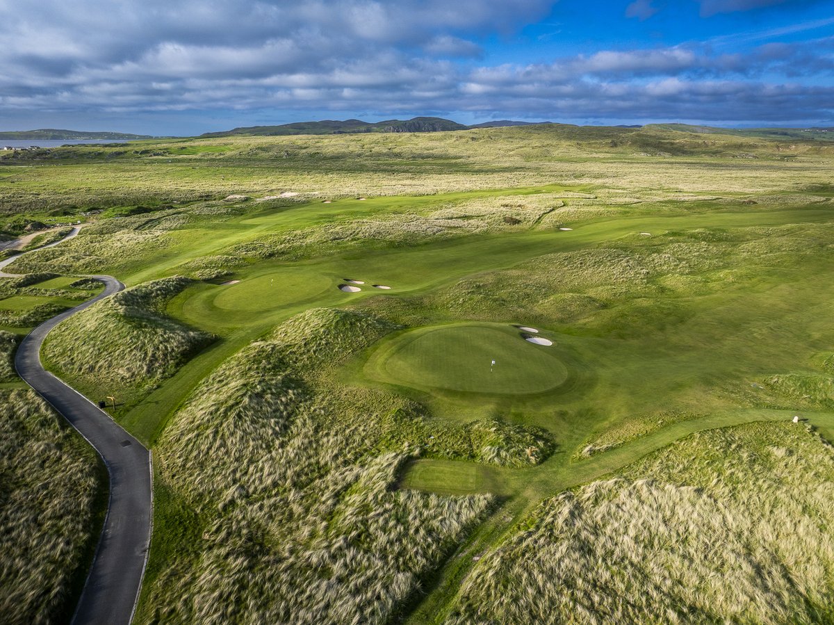 Ballyliffin's tweet photo. Grab your clubs and join us at Ballyliffin for a round of golf before summer slips away! The stunning ocean views, immaculate fairways and greens are calling your name.  🏌️‍♂️☀️ 
Book here https://t.co/ifotLkfHPQ #Ballyliffin #GolfParadise #TeeOffTime https://t.co/91ZPNqPPTV