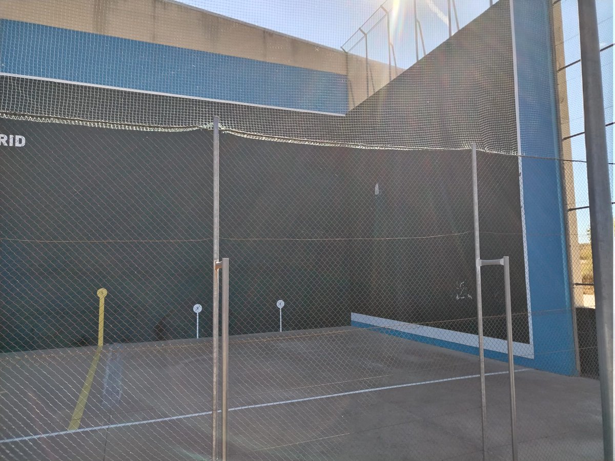 14 de agosto, todavía no se han iniciado las obras de reparación de la pared del frontis del frontón del parque sureste, cuando comenzarán?? <a href="/monicacarazo/">M O N I C A 🍀</a> <a href="/AytoRivas/">Ayuntamiento de Rivas Vaciamadrid</a>