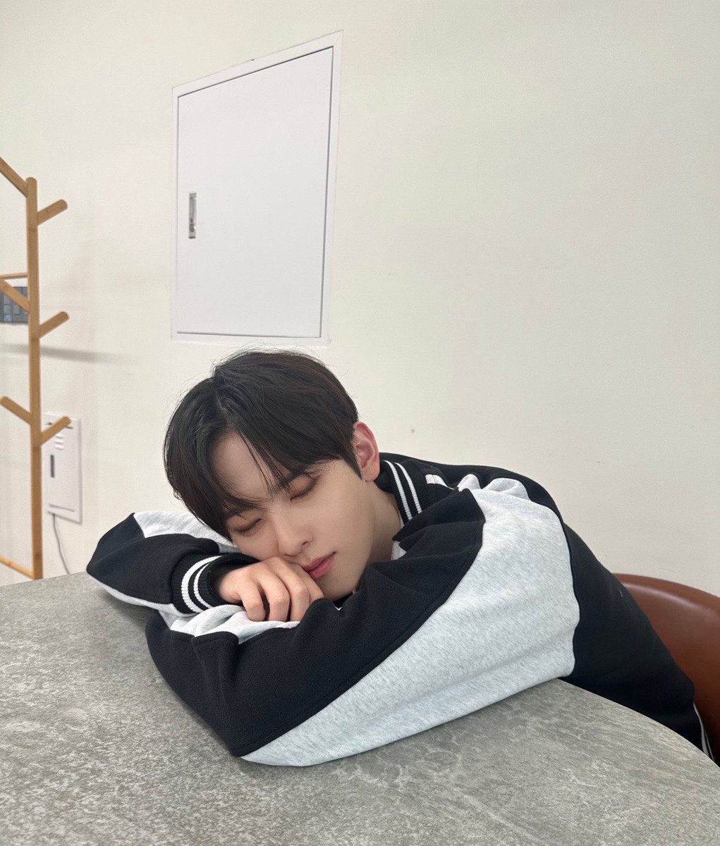 XODIAC_MEMBERS's tweet photo. [#현식]

쏘블리~~ 안뇽 👋🏻

#XODIAC #소디엑 #HYUNSIK #현식 https://t.co/PsAkR0VvwL