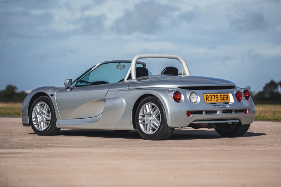 🇫🇷 Renault Sport Spider

1996  •  2.0L I4 turbo  •  148bhp  •  130mph

📸 WheelsAge    / Artcurial / Silverstone Auctions

#osotd #supercars #renault