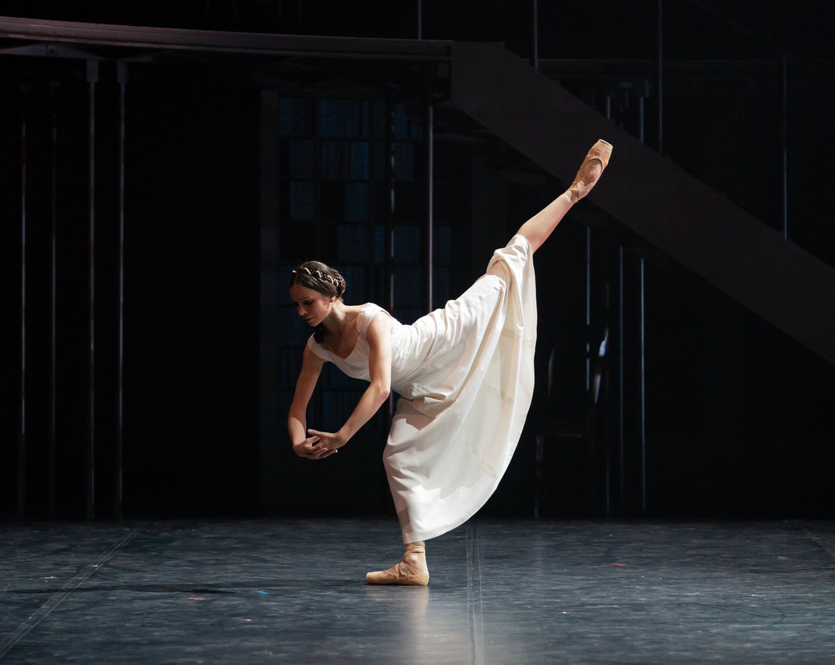 Opus Arte tweet media