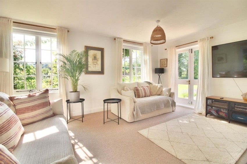 Nicholas Est Agents tweet media