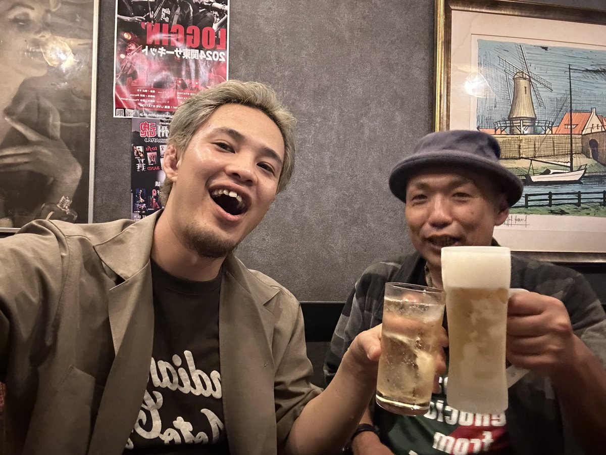LOGGINrkt's tweet photo. ライブ後、レイとケンケンで目黒シモメにて、乾杯!
鶴さんは本日早退!
お疲れさまでした!
次回8/19 千葉.稲毛k's DREAM!!
#LOGGIN'
#ロギン https://t.co/o5RFBxrig0