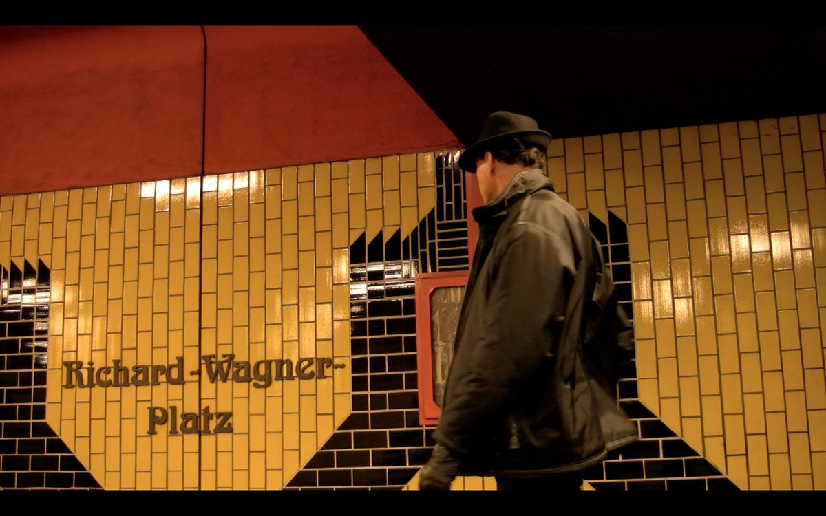 When in Berlin: the SCAMMERHEAD hops the
U-Bahn at Richard Wagner Platz station, on the
way to a key government official meeting in Mitte.
@scammerhead now streaming free on <a href="/Tubi/">Tubi</a>:   tubitv.com/movies/1000162…
And GooglePlay: bit.ly/46u7iBC 
#FilmNoir #BerlinNoir #Tubi