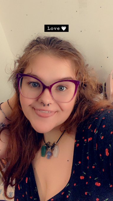 I’m live right now 🥰🥰 https://t.co/CnsUavWee2<a href="/tag/mvsales"class="tags"><span>&#35;mvsales</span></a>