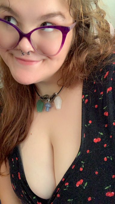 I’m live right now 🥰🥰 https://t.co/CnsUavWee2<a href="/tag/mvsales"class="tags"><span>&#35;mvsales</span></a>