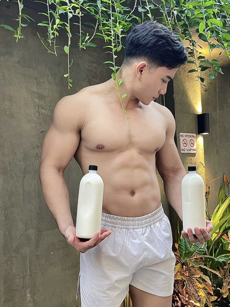 VTSOffical's tweet photo. Sữa chua Kefir, chìa khoá vàng trong làng hệ tiêu hoá! 🪴🥛 https://t.co/WZnGnJh3sb