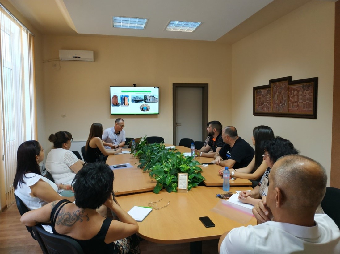 On August 2, 2024, Peshtera hosted the DETOCS event on decarbonizing tourism. 🌍 Experts from Pazardzhik shared green tourism practices, with Burgas Municipality joining online. Discussions centered on promoting sustainable tourism in Pazardzhik Province. #GreenTourism #DETOCS