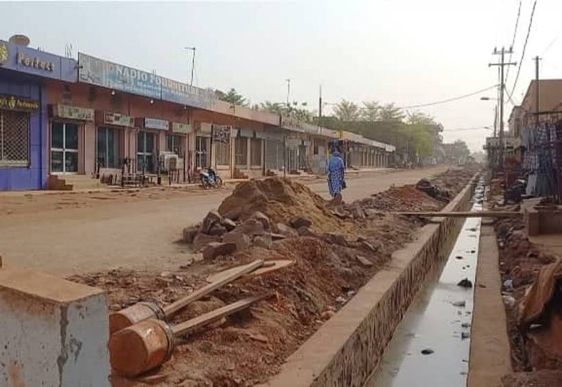 Malijetactu's tweet photo. Curage des collecteurs du district de Bamako : Le ministre Mamadou Samaké supervise les travaux https://t.co/sdvfaO9u75 #malijet #Curage #collecteurs #district #Bamako #ministre #Mamadou #Samaké #supervise #travaux https://t.co/o4Zzg8fwus
