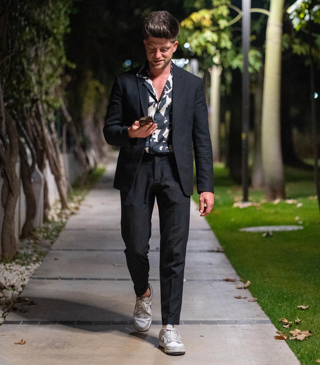 CONFIDENCE

Confidence is an aspect in life wich mostly gets confused with “ego”.

Whilst everyone has an ego, not everyone is Confident.
And being overconfident means you think you are better then someone else.

Confidence is actually a way of how you see yourself.