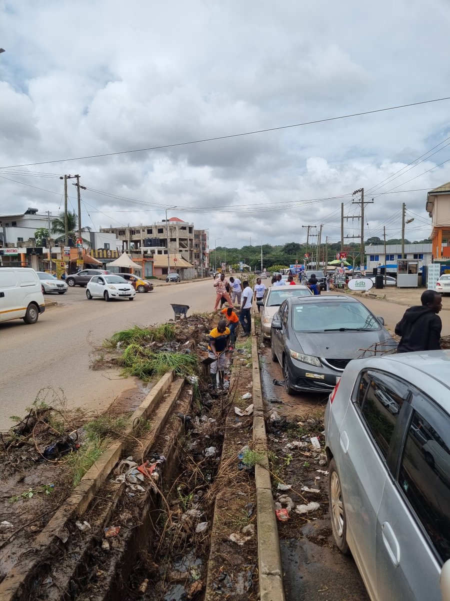 WIUCGHANA's tweet photo. The Staff and Students of Wisconsin International University College, Ghana participating in the Ga East Municipal Assembly Homowo cleanup exercise.
#WIUC #Wisconsin #cleanup #hardwork #assembly #Gaeastmunicipal #homowocleanup #homowo2024 https://t.co/Q9nO06JtVz
